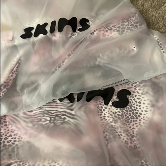 Skims Bloom Sleep Pants. - Picture 4 of 5